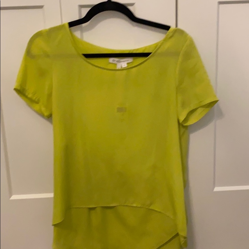 BCBG Open Back Short Sleeve shirt in Pear